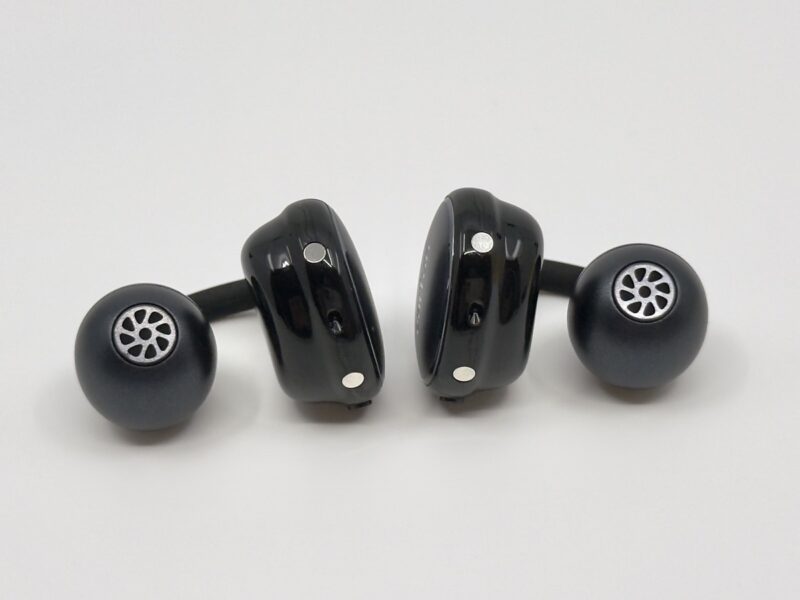 EarFun Clipのイヤホン本体（別アングルから）