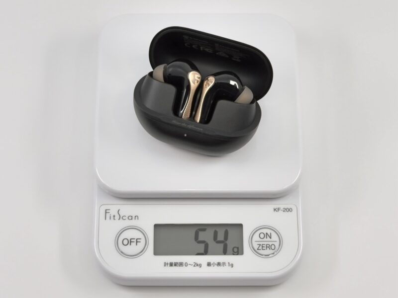 SOUNDPEATS Air5 Pro+ のケース+イヤホンの総重量を計測した様子