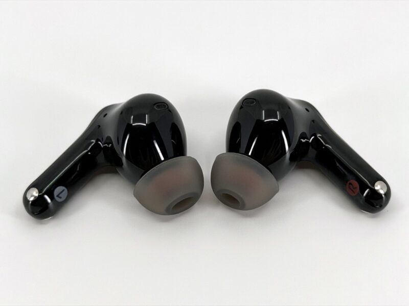 SOUNDPEATS Air6 Pro左右イヤホンの内側とイヤーチップ