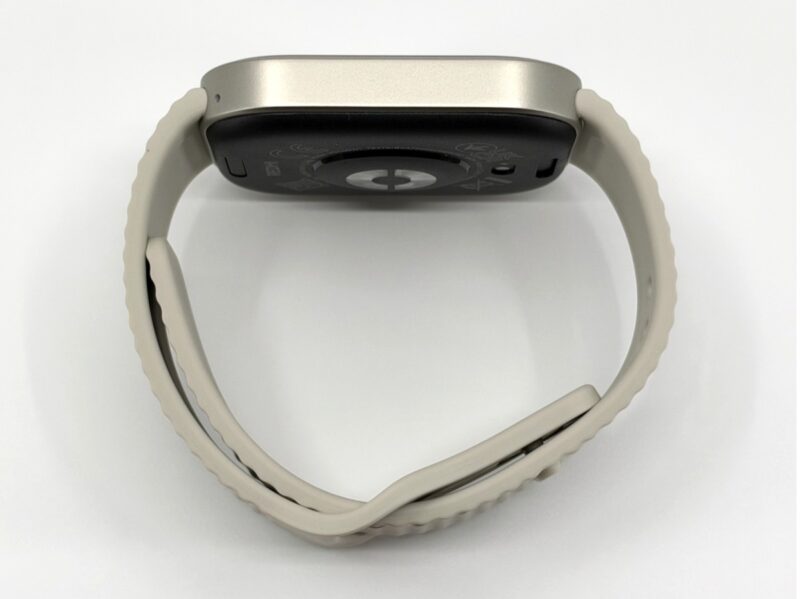 REDMI Watch 6 Liteの左側面と金属調のフレーム